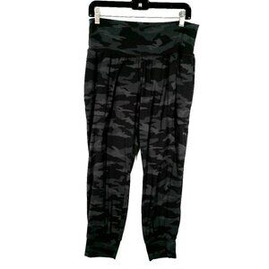 Athleta Salutation Camo Joggers Size LP Green